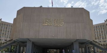 وزير النفط يطلب استحداث درجات لتعيين خريجي المعاهد وتثبيت العقود وزير النفط يطلب استحداث درجات لتعيين خريجي المعاهد وتثبيت العقود