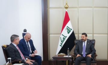 الزيدي والقائم بالأعمال الأمريكي يؤكدان على أهمية اعتماد الحوار والوسائل الدبلوماسية لخفض التوتر الزيدي والقائم بالأعمال الأمريكي يؤكدان على أهمية اعتماد الحوار والوسائل الدبلوماسية لخفض التوتر