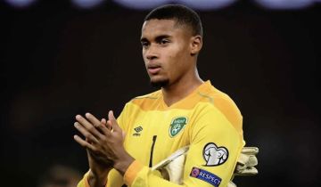 حارس منتخب أيرلندا يرفض لعب مباراة إسرائيل.. وأزمة كبيرة في المعسكر