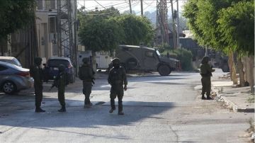 الجيش الإسرائيلي يعتقل 4 فلسطينيين بجنين عقب محاصرة منزل الجيش الإسرائيلي يعتقل 4 فلسطينيين بجنين عقب محاصرة منزل