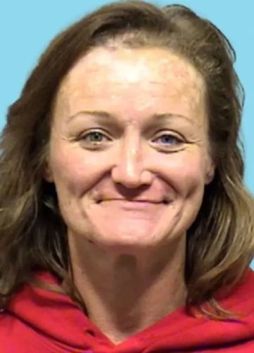 جريمة بشعة.. أب يقتل صديقته ويجبر ابنه المراهق على في إخفاء جثتها!