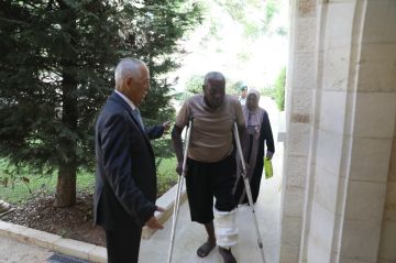 لمسة ملكية تداوي وجع عامل وطن لمسة ملكية تداوي وجع عامل وطن