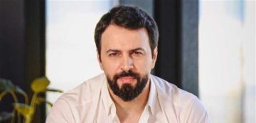 شبهه الجمهور بأحمد الشرع.. تيم حسن يثير القلق بإصابة في يده