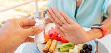 أطعمة يومية ترفع ضغط الدم.. ابتعدوا عنها أطعمة يومية ترفع ضغط الدم.. ابتعدوا عنها