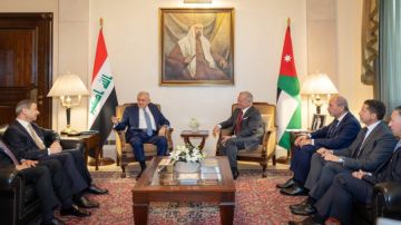 الملك والرئيس العراقي يبحثان الجهود المبذولة لاستعادة الاستقرار في المنطقة الملك والرئيس العراقي يبحثان الجهود المبذولة لاستعادة الاستقرار في المنطقة