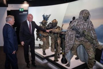 الملك يزور (SAAB) المختصة بالصناعات العسكرية في ستوكهو