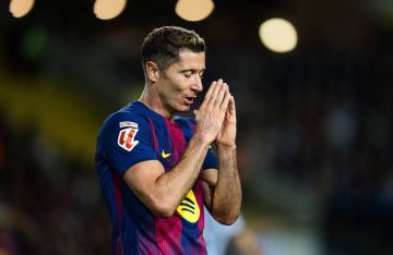 برشلونة يحسم مستقبل مهاجمه ليفاندوفسكي برشلونة يحسم مستقبل مهاجمه ليفاندوفسكي