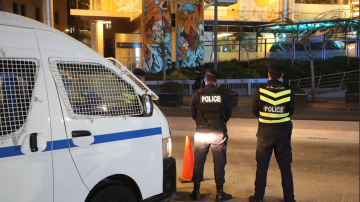 شخص يقدم على طعن طليقته في اربد