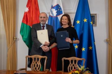 وزير الخارجية يلتقي نظيرته السلوفينية