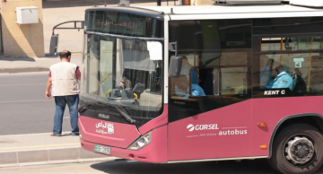 15 حافلة كهربائية جديدة تبدأ جولاتها في شوارع عمان اليوم 15 حافلة كهربائية جديدة تبدأ جولاتها في شوارع عمان اليوم