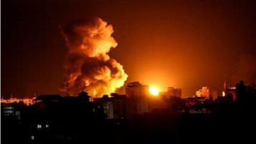 الاحتلال يشن غارات عنيفة على أحياء بمدينة غزة الاحتلال يشن غارات عنيفة على أحياء بمدينة غزة