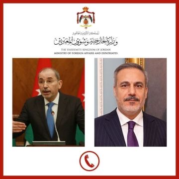 الصفدي يبحث مع نظيره التركي جهود دعم غزة وتثبيت وقف إطلاق النار الصفدي يبحث مع نظيره التركي جهود دعم غزة وتثبيت وقف إطلاق النار