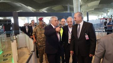القطامين: شراكة الحكومة مع مجموعة المطار نموذج ناجح لتطوير النقل الجوي وتعزيز السياحة القطامين: شراكة الحكومة مع مجموعة المطار نموذج ناجح لتطوير النقل الجوي وتعزيز السياحة