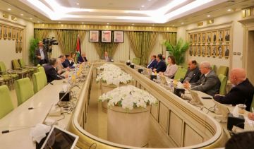 خارجية الأعيان تناقش آخر التطورات في المنطقة خارجية الأعيان تناقش آخر التطورات في المنطقة