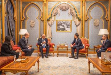 ولي العهد يعقد لقاءات في الرياض برؤساء تنفيذيين ومؤسسي شركات عالمية ولي العهد يعقد لقاءات في الرياض برؤساء تنفيذيين ومؤسسي شركات عالمية