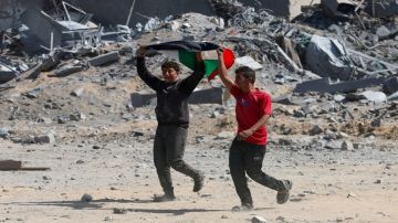 إعلام عبري: بدء نقل السجناء الفلسطينيين للإفراج عنهم ضمن اتفاق غزة إعلام عبري: بدء نقل السجناء الفلسطينيين للإفراج عنهم ضمن اتفاق غزة