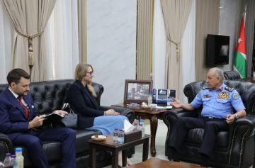 مدير الأمن العام يلتقي سفيرة جمهورية التشيك في عمان