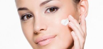 سهلة التنفيذ .. طريقة فعالة لعلاج بثور البشرة واستعادة إشراقتها