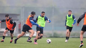 منتخب كرة القدم يرفع من وتيرة تدريباته في تركيا استعدادا لملاقاة بوليفيا منتخب كرة القدم يرفع من وتيرة تدريباته في تركيا استعدادا لملاقاة بوليفيا