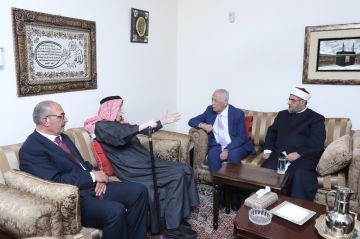 العيسوي يطمئن على صحة الوزيرين السابقين العكور وأبو عين العيسوي يطمئن على صحة الوزيرين السابقين العكور وأبو عين