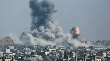 الاحتلال يقصف مدينة غزة ويمنع السكان من العودة إليها