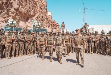 بالصور...ولي العهد يتابع تمرينا تعبويا لكتيبة التدخل السريع بالصور...ولي العهد يتابع تمرينا تعبويا لكتيبة التدخل السريع