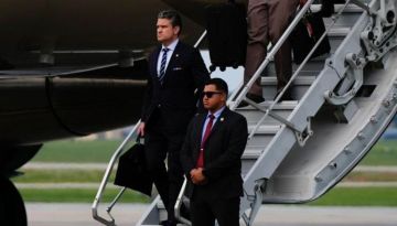 هبوط اضطراري لطائرة وزير الحرب الأميركي هبوط اضطراري لطائرة وزير الحرب الأميركي