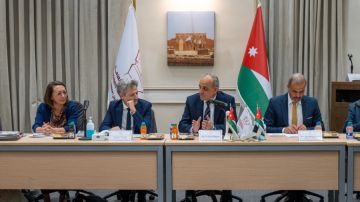 وزير السياحة يناقش تعزيز التدريب المهني عبر مشروع GIFT الأردني الإيطالي وزير السياحة يناقش تعزيز التدريب المهني عبر مشروع GIFT الأردني الإيطالي