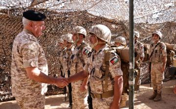 الحنيطي يتفقد مجموعة الدفاع الجوي الميداني بالمنطقة الشرقية الحنيطي يتفقد مجموعة الدفاع الجوي الميداني بالمنطقة الشرقية