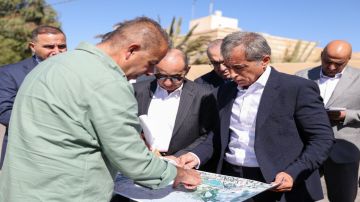 رئيس الوزراء يوجه بشمول المدنيين بخدمات مركز الأزرق الطبي العسكري رئيس الوزراء يوجه بشمول المدنيين بخدمات مركز الأزرق الطبي العسكري