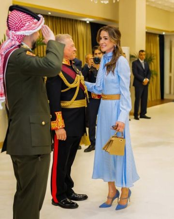 الملكة من افتتاح عادية مجلس الامة: الله يحميك سيدنا الملكة من افتتاح عادية مجلس الامة: الله يحميك سيدنا