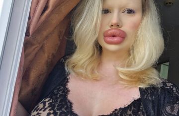 رسالة من صاحبة أكبر شفاه في العالم رسالة من صاحبة أكبر شفاه في العالم