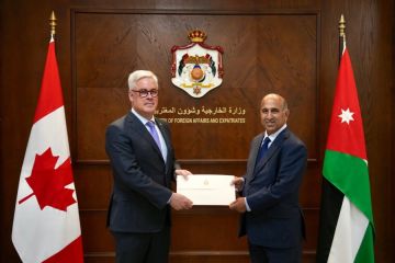 الفايز يتسلم أوراق اعتماد السفير الكندي الجديد لدى المملكة الفايز يتسلم أوراق اعتماد السفير الكندي الجديد لدى المملكة