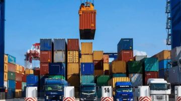 الأردن يشهد مؤشرات اقتصادية إيجابية مع نمو مرتقب وتجاوز الاحتياطيات 24 مليار دولار الأردن يشهد مؤشرات اقتصادية إيجابية مع نمو مرتقب وتجاوز الاحتياطيات 24 مليار دولار