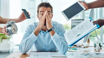 منها التحديق بالشاشات.. 4 عادات تسرع شيخوخة البشرة منها التحديق بالشاشات.. 4 عادات تسرع شيخوخة البشرة