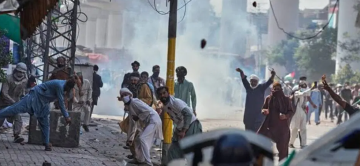 اشتباكات عنيفة بين أفغانستان وباكستان على الحدود اشتباكات عنيفة بين أفغانستان وباكستان على الحدود