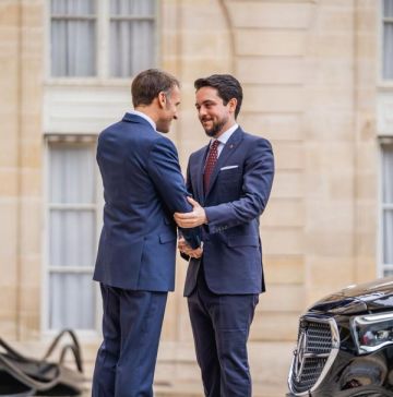 ولي العهد يلتقي الرئيس ماكرون في باريس ويشيد بحفاوة الاستقبال وتعزيز العلاقات