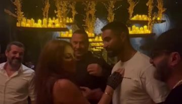 إليسا تغازل كريم فهمي بعد اقتحامه حفل عيد ميلادها إليسا تغازل كريم فهمي بعد اقتحامه حفل عيد ميلادها