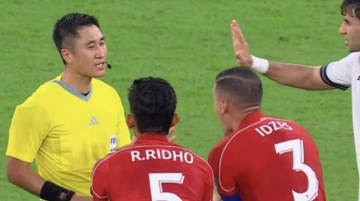 حكم مباراة الأردن وقطر .. الصيني مانينغ يثير الجدل مجددا