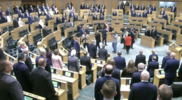 مجلس الأعيان يعقد جلسته الافتتاحية وينتخب لجنة الرد على خطاب العرش مجلس الأعيان يعقد جلسته الافتتاحية وينتخب لجنة الرد على خطاب العرش