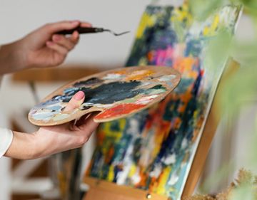 مختصون: للفن دور عميق في بناء القيم وتحصين المجتمع مختصون: للفن دور عميق في بناء القيم وتحصين المجتمع