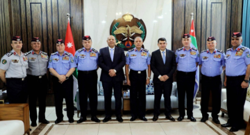 مدير الأمن العام يكرم لواءين متقاعدين