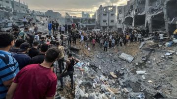 الناجون من الإبادة في غزة: يعودون إلى ركام منازلهم بحثا عن الحياة الناجون من الإبادة في غزة: يعودون إلى ركام منازلهم بحثا عن الحياة