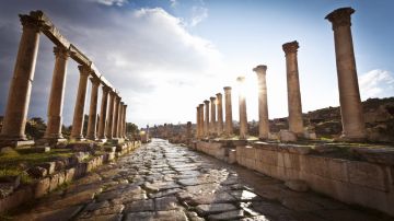 بلدية جرش تدرس إنارة الموقع الأثري لتعزيز الجذب السياحي بلدية جرش تدرس إنارة الموقع الأثري لتعزيز الجذب السياحي