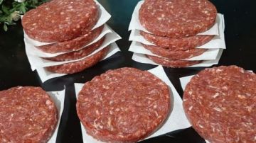 سهل وغير مكلف.. طريقة عمل برجر اللحم البيتي