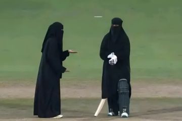 هل ارتدت لاعبات بنغلاديش النقاب في كأس العالم للكريكيت؟