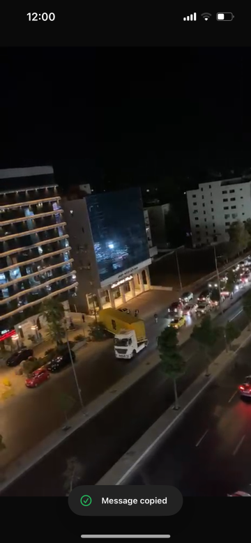 تعطل شاحنة يربك حركة السير عند نفق الصحافة .. فيديو