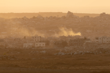 إصابة 3 فلسطينيين بينهم طفل في قصف إسرائيلي على جنوب قطاع غزة إصابة 3 فلسطينيين بينهم طفل في قصف إسرائيلي على جنوب قطاع غزة