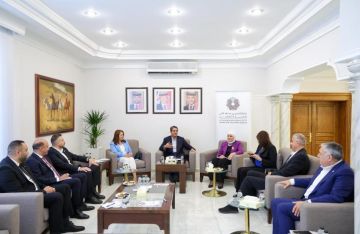 وزير الشباب يلتقي فائزين بجائزة الحسين بن عبدالله الثاني للعمل التطوعي وزير الشباب يلتقي فائزين بجائزة الحسين بن عبدالله الثاني للعمل التطوعي