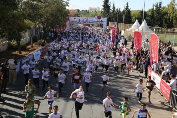 سباق الأطفال يفتتح أجواء برومين ماراثون عمان 2025 بروح الرياضة والتكافل الإنساني